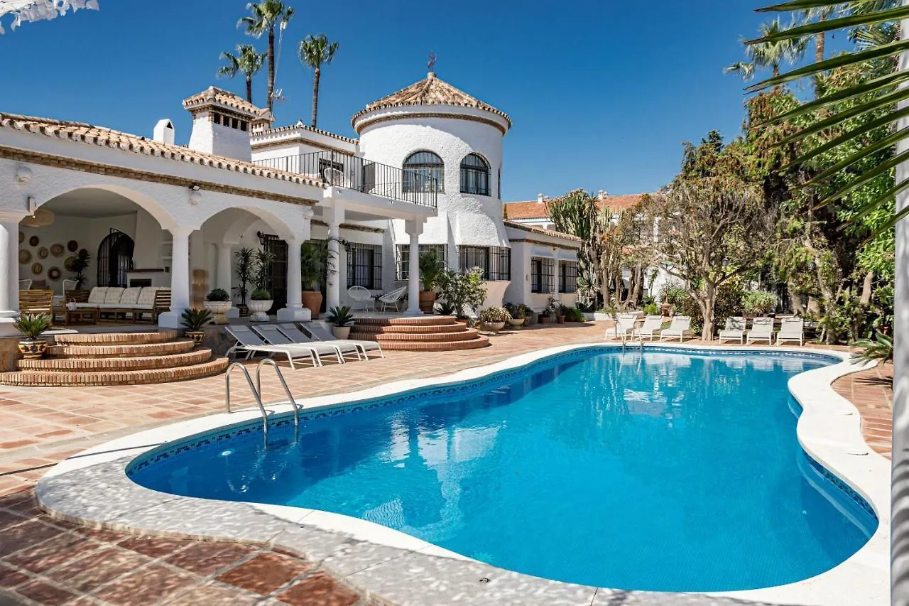 Seaside Paradise Villa With A Private Pool And Walking Distance To The Beach Marbella
