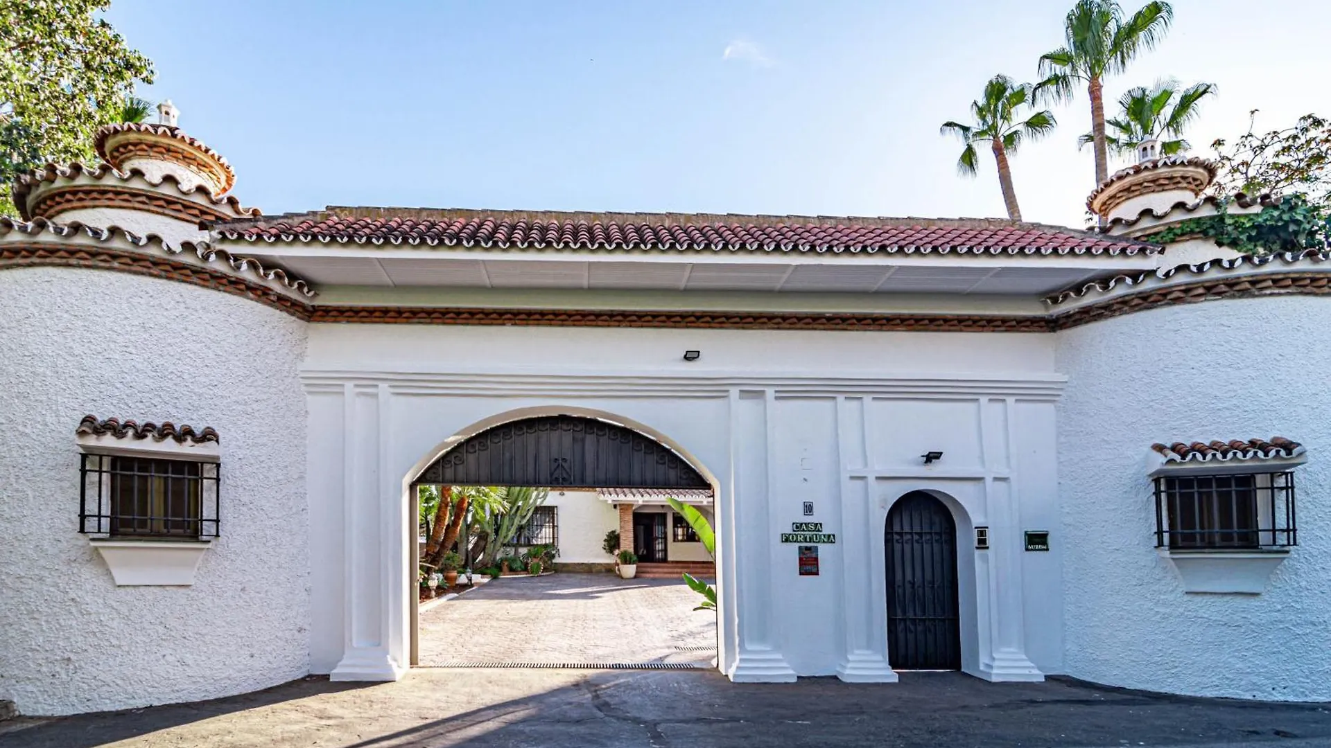 Seaside Paradise Villa With A Private Pool And Walking Distance To The Beach Marbella