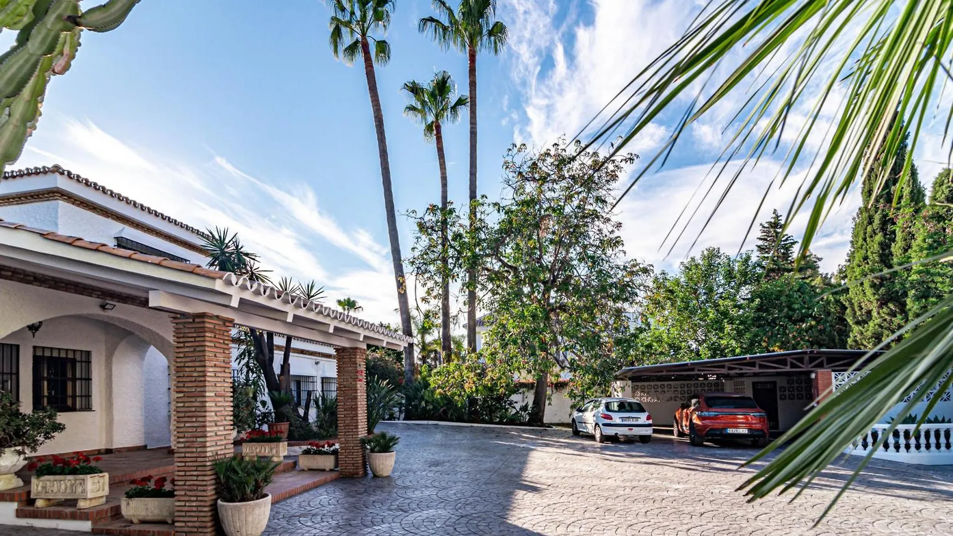Seaside Paradise Villa With A Private Pool And Walking Distance To The Beach Marbella