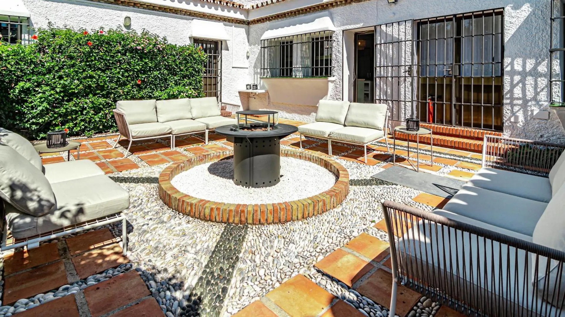 Seaside Paradise Villa With A Private Pool And Walking Distance To The Beach Marbella