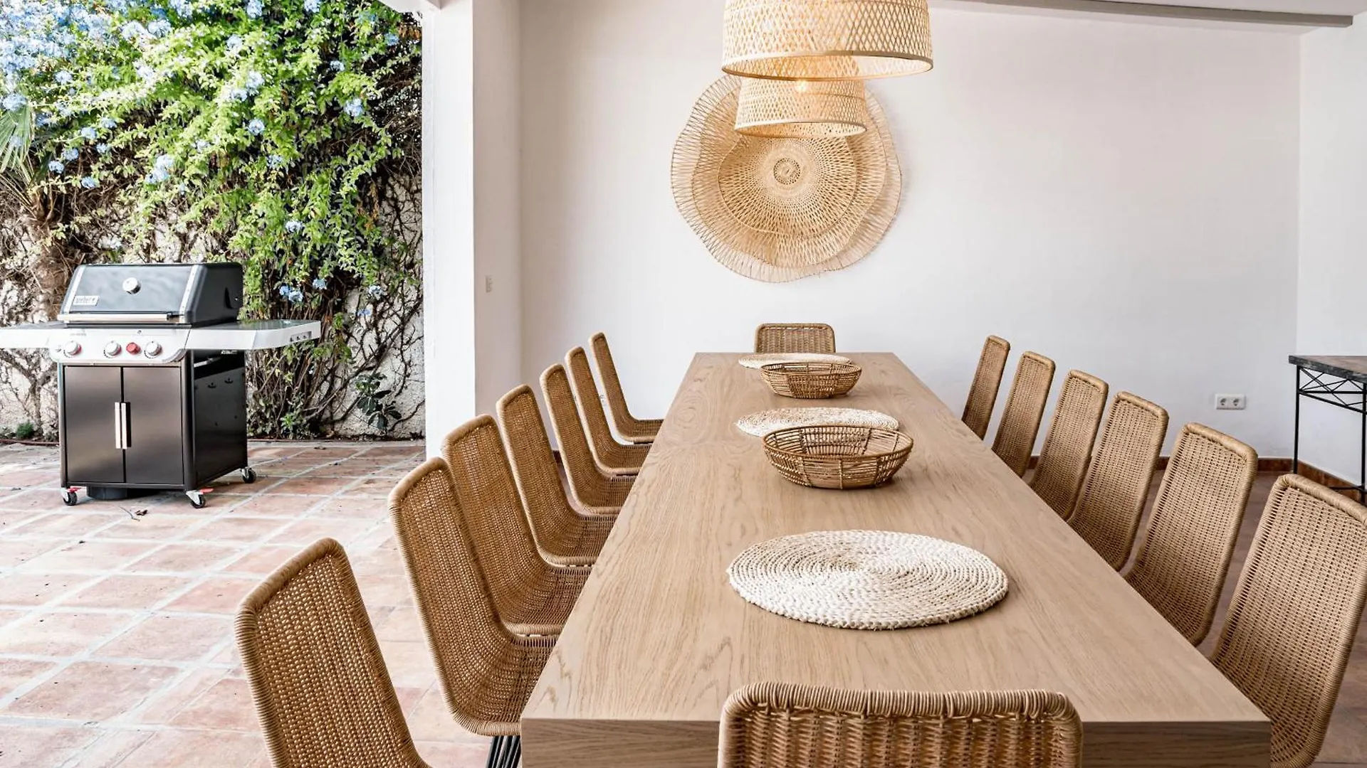 Seaside Paradise Villa With A Private Pool And Walking Distance To The Beach Marbella