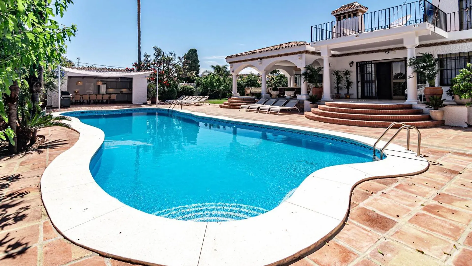 Seaside Paradise Villa With A Private Pool And Walking Distance To The Beach Marbella