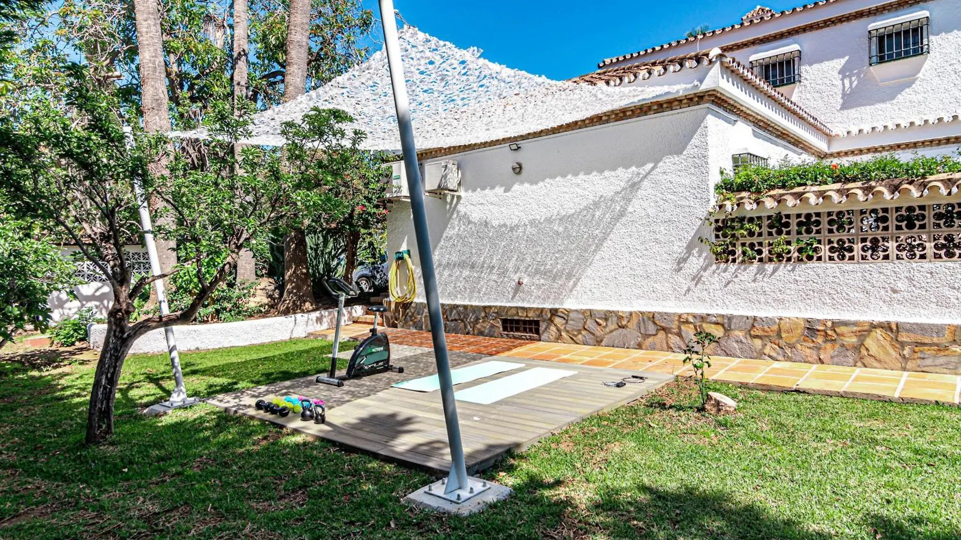 Seaside Paradise Villa With A Private Pool And Walking Distance To The Beach Marbella